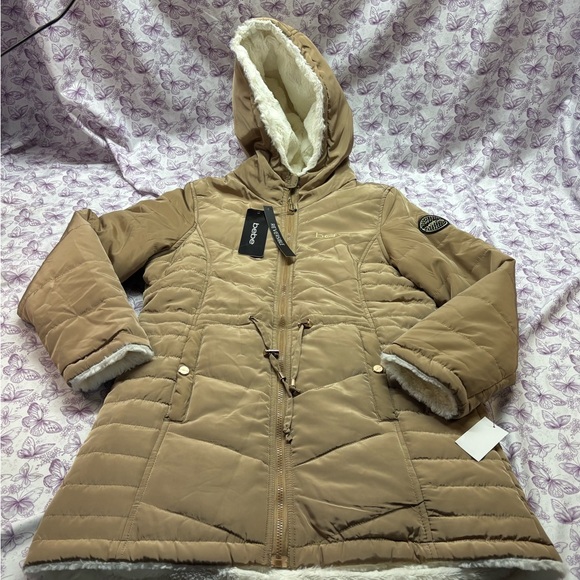 🪬NWT Bebe Tan Puffer Jacket with White Faux Fur Lining(reversible)